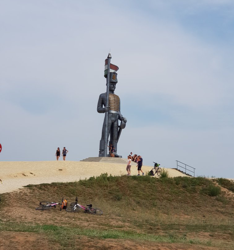 Miskahuszar Statue景点图片