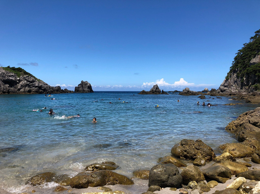 Naka no Ura Beach-式根岛必去景点