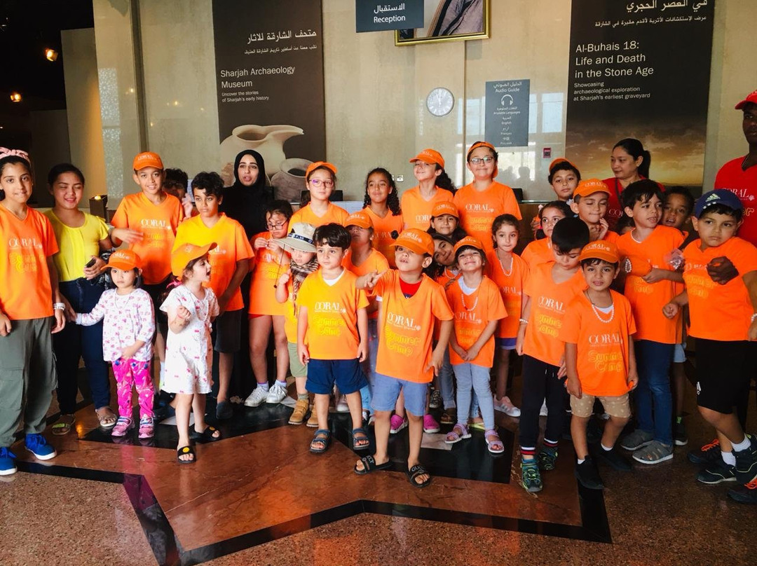 珊瑚海滩度假酒店主图