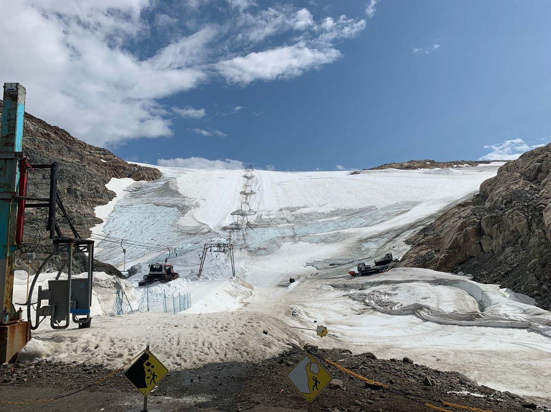 FONNA Glacier Ski Resort景点图片