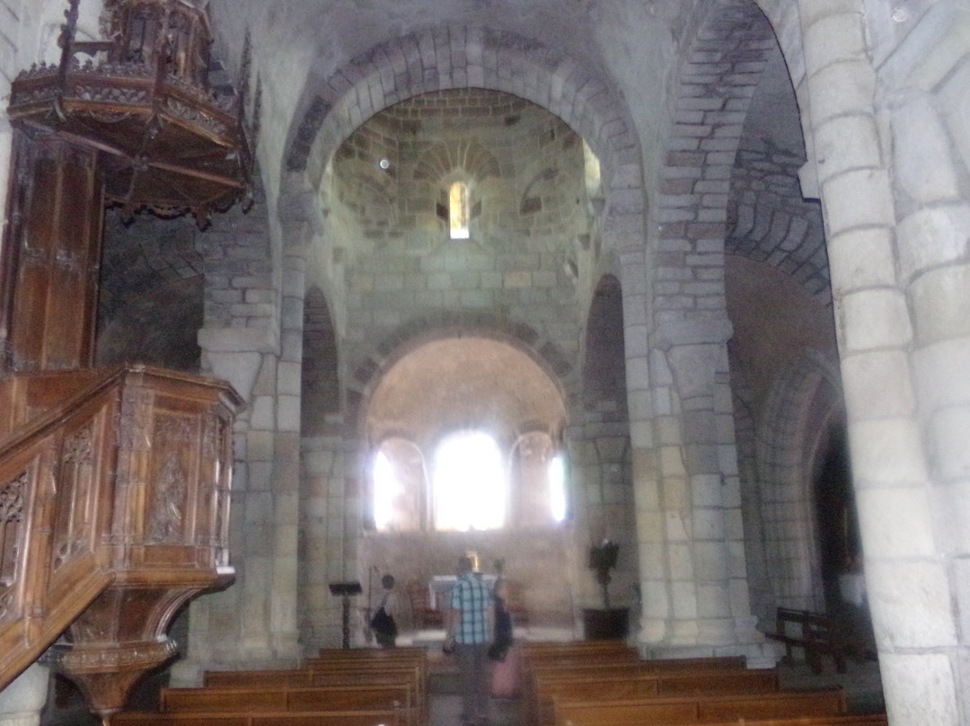 Eglise Saint Pierre De Menet-Menet必去景点