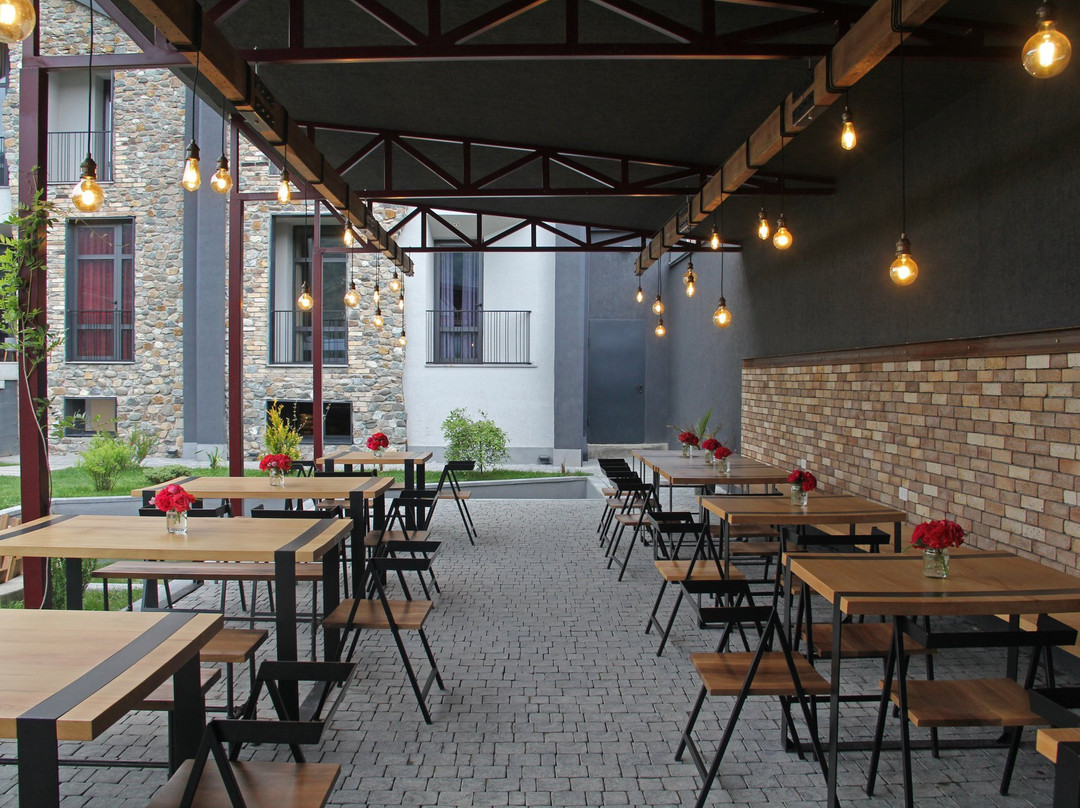 Hover Boutique Hotel and Restaurant主图