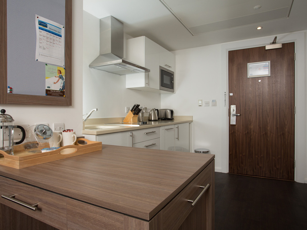 伯明翰驻桥套房酒店主图