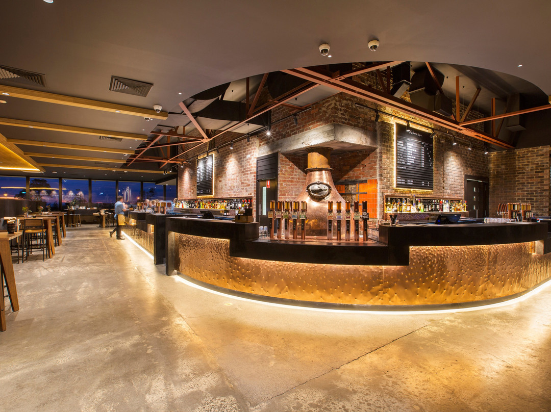 Nightcap at The Cheeky Squire主图