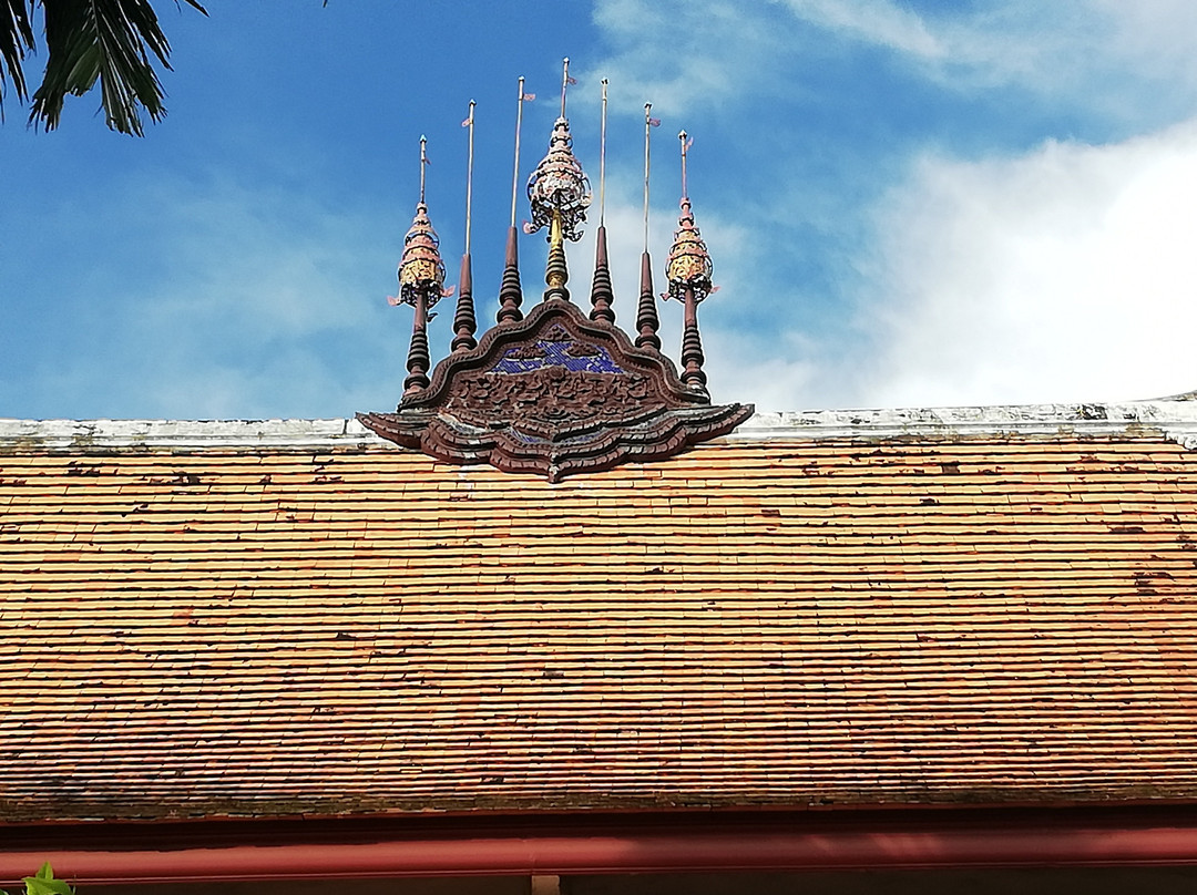 Wat Chedi Ngam Temple-芳县必去景点