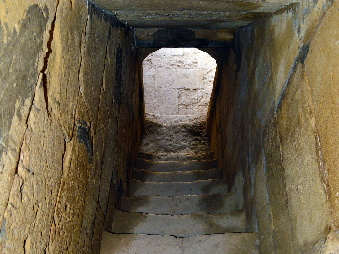 Diri Baba Mausoleum-Qobustan必去景点