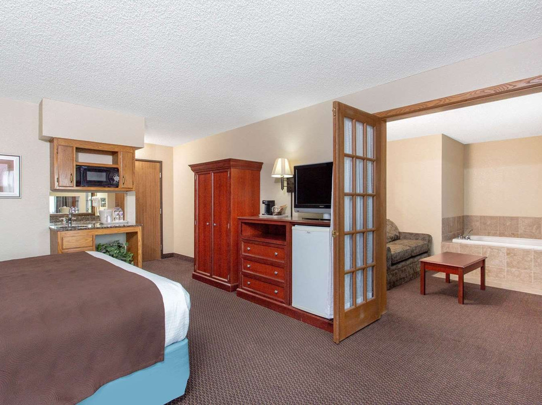 AmericInn by Wyndham Chippewa Falls主图