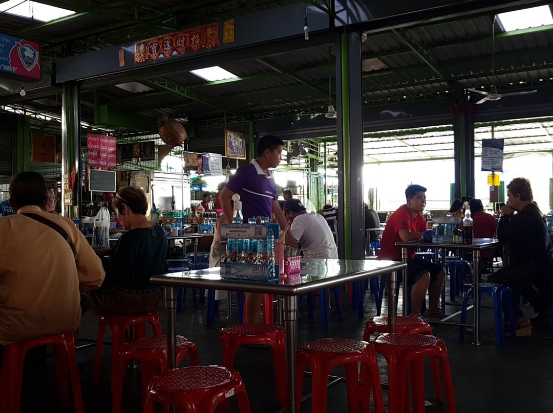 Wat San Chao Floating Market景点图片