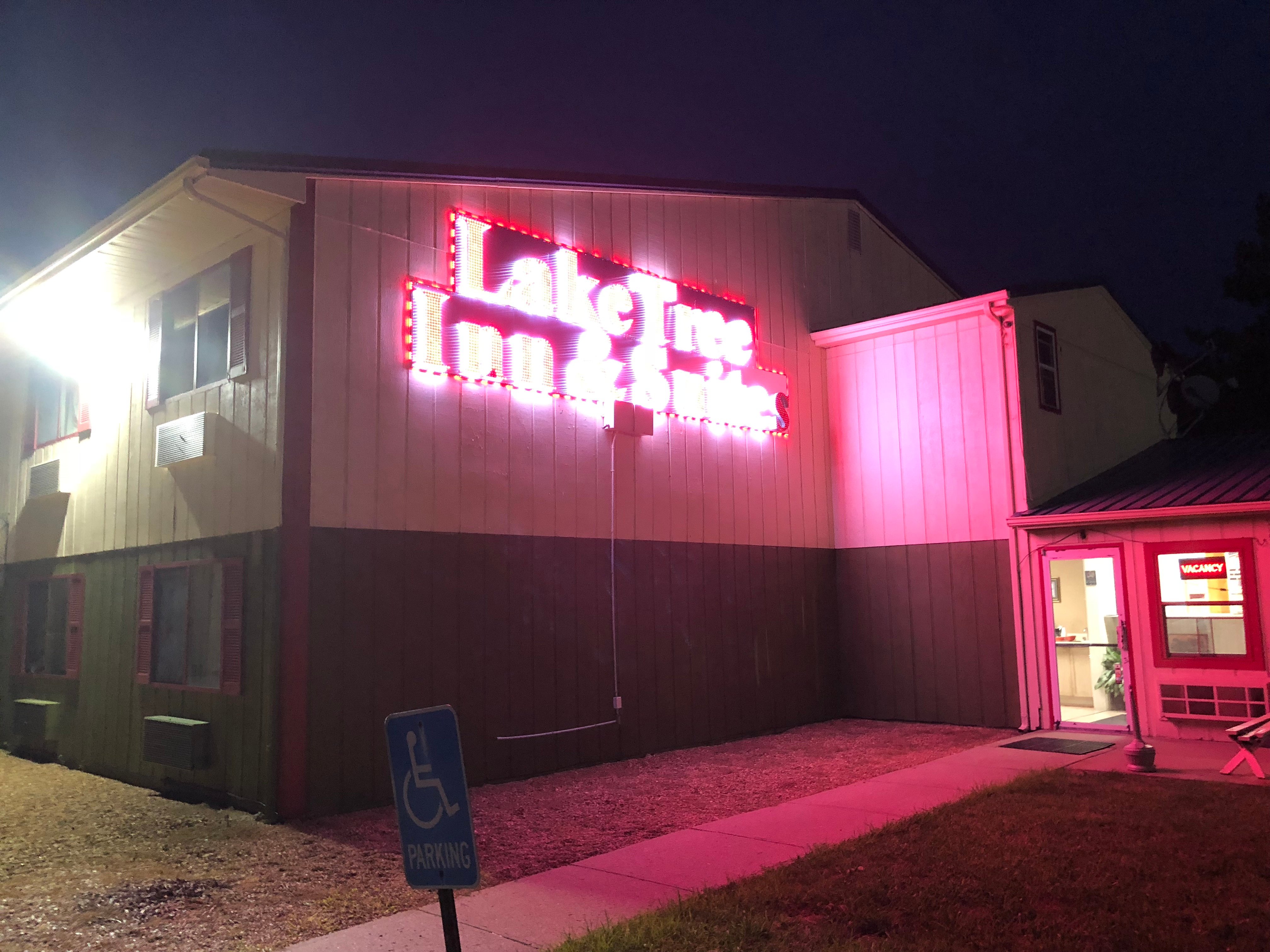 Laketree Inn & Suites-浴室