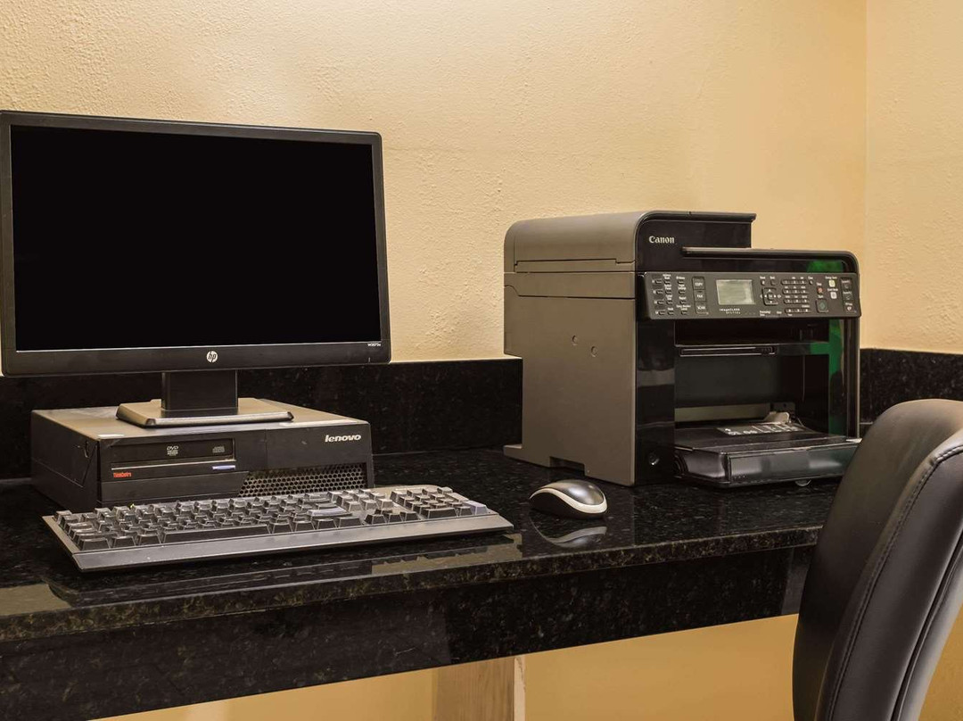 奥古斯塔艾森豪威尔堡附近温德姆戴斯套房汽车旅馆主图