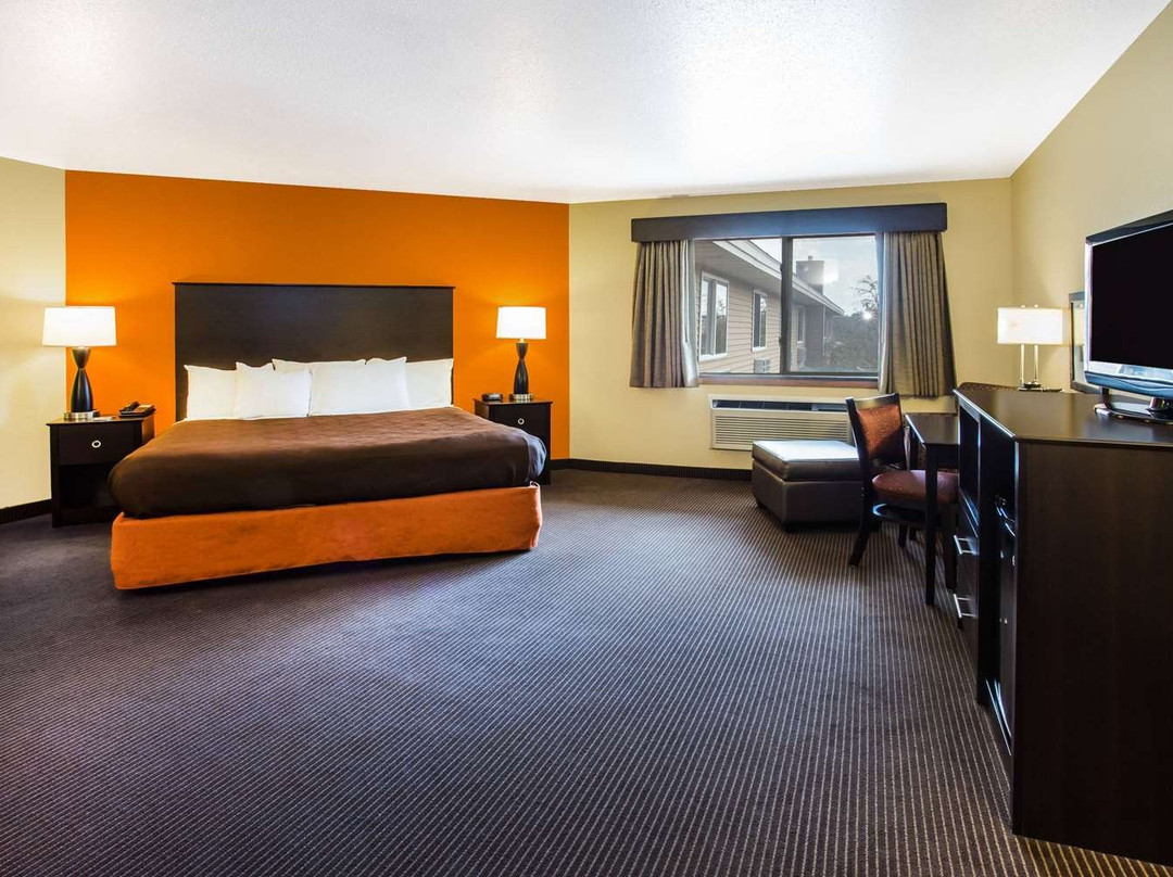 AmericInn by Wyndham Menomonie主图