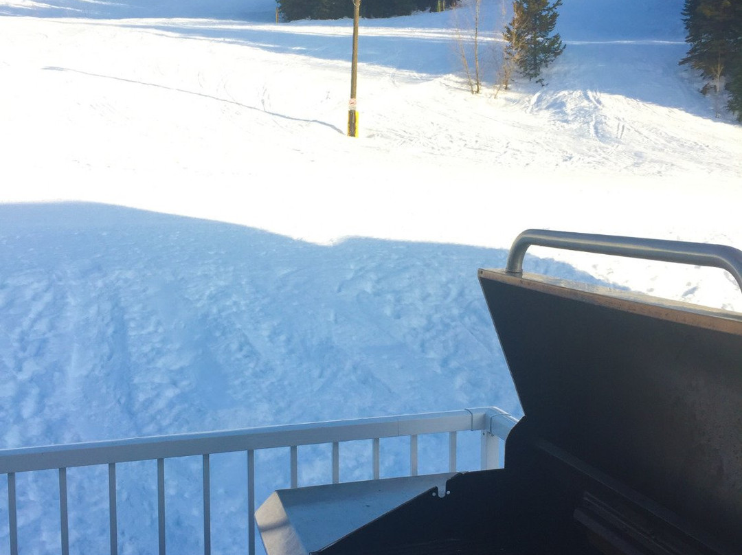 The Pinnacles Suites & Townhomes主图