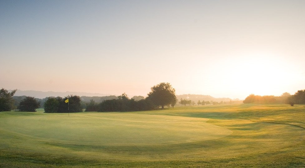 Tall Pines Golf Club-贝克韦尔必去景点