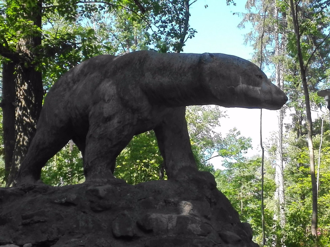 Bear Monument景点图片