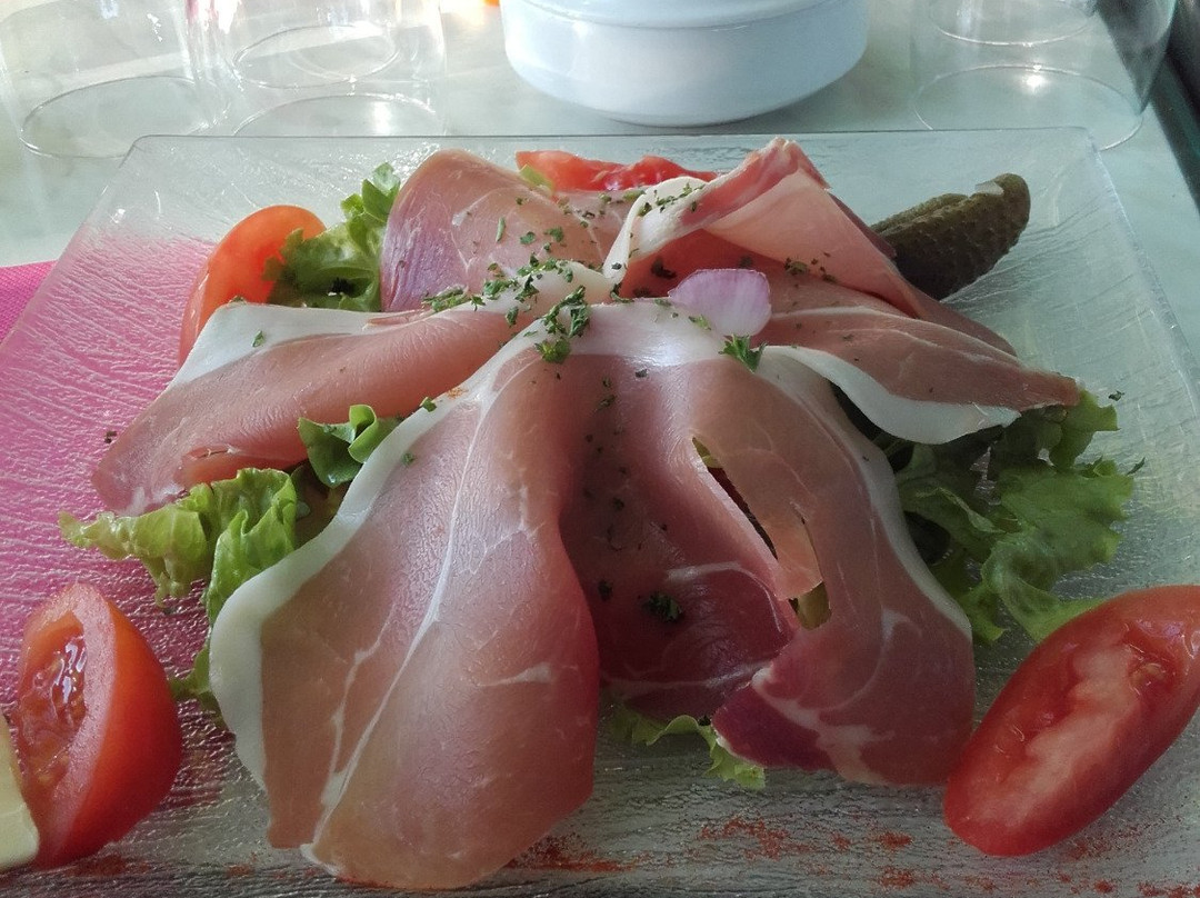 Sassenay餐馆和美食-Les pieds dans l'eau