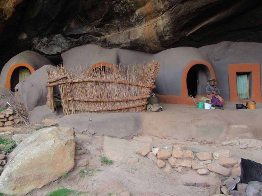 Ha Kome Cave Houses景点图片