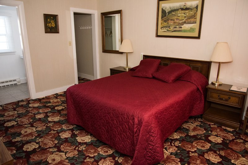 River Edge Inn & RV Sites