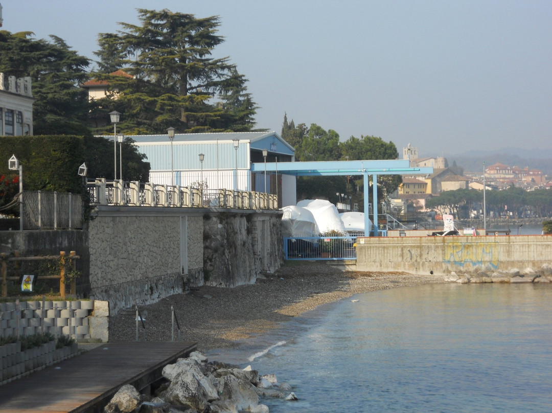 Spiaggia Via Lario景点图片
