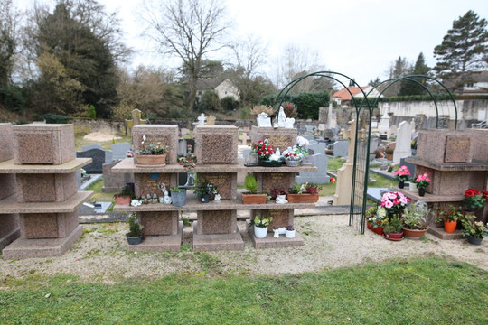Le Cimetière De Dracy-le-fort