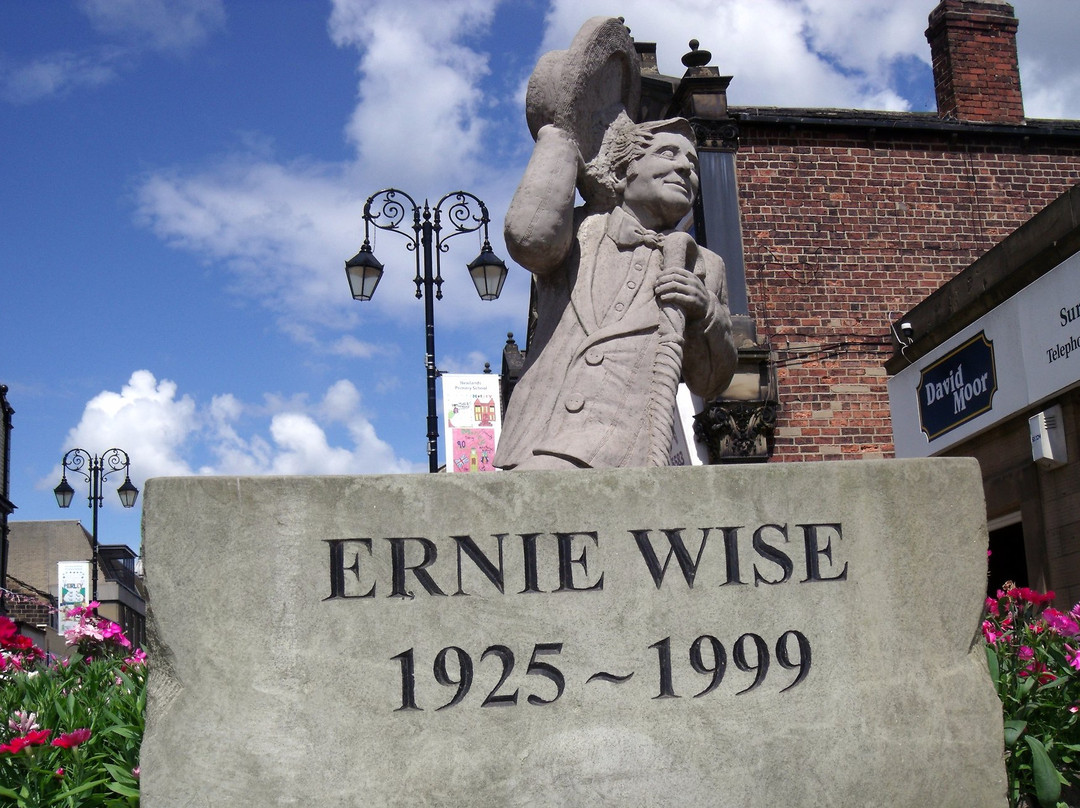 Ernie Wise Statue-Morley必去景点