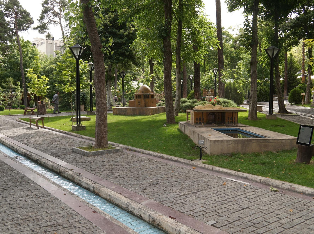 Iranian Art Museum Garden景点图片