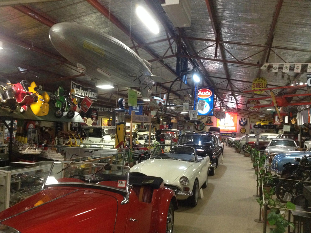 Charlie's Auto Museum景点图片