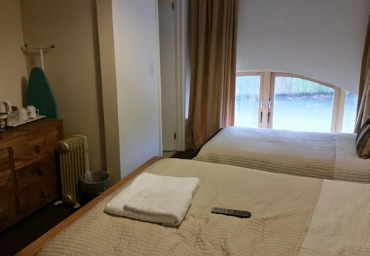 Iron Acton酒店住宿-The Coach House