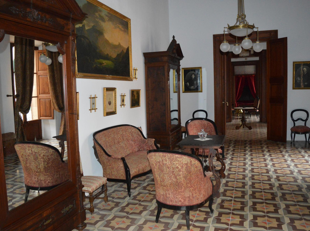 Placa Vella i Ca'n Llobera-Pollenca必去景点