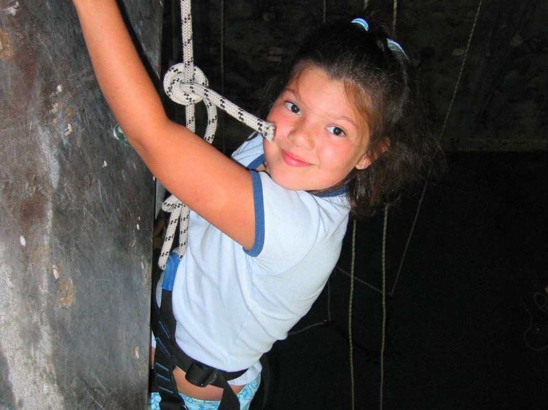 Of Rock & Chalk Indoor Rock Climbing Gym-Newmarket必去景点