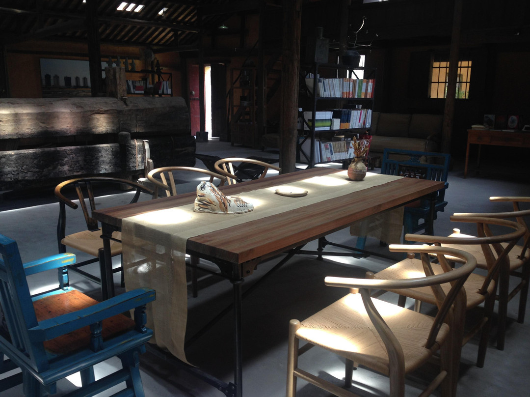 猪栏酒吧乡村客栈主图