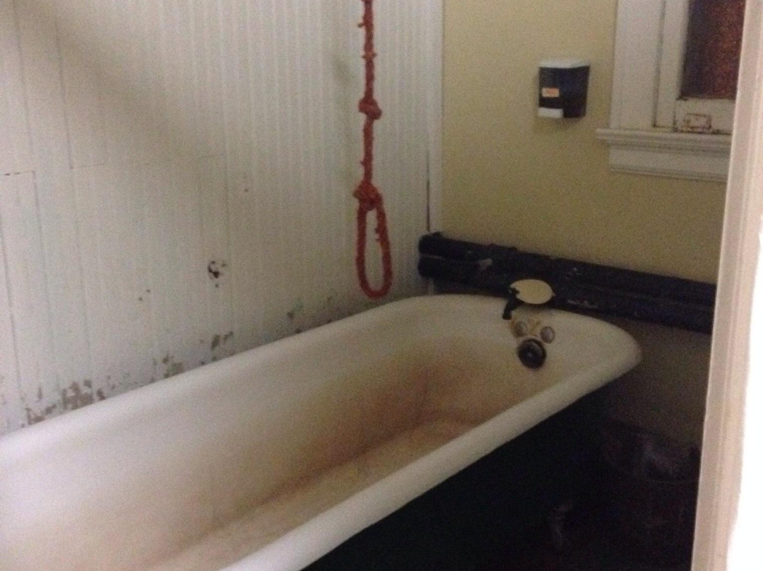 Symes Hot Springs Hotel主图