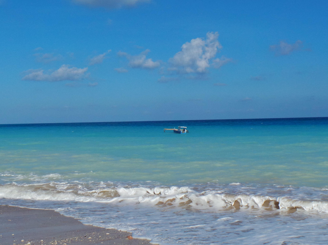 Tablolong Beach景点图片