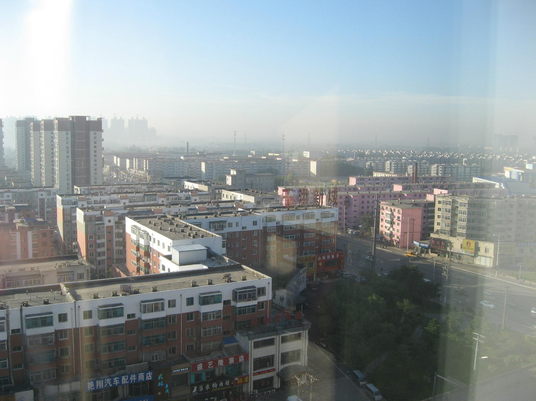 三隆春天酒店主图