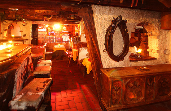 Nightbar KUHSTALL-萨尔溪必去景点