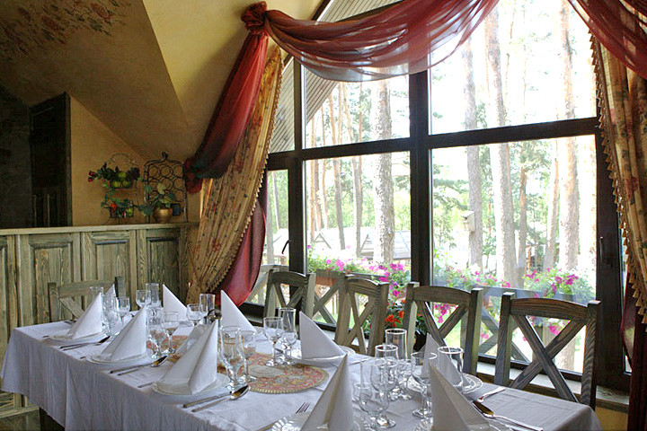 Novohrad-Volyns'kyi餐馆和美食-Chudodievo Restaurant