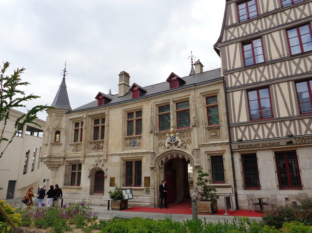 Place de la Pucelle景点图片