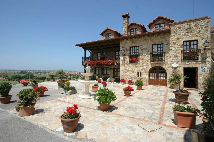Hotel "Posada Finca El Solar de Galizano " -Bocatería- Gintonic- Bar -Terraza panorámica