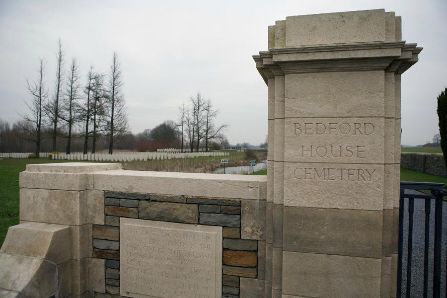 Bedford House Cemetery景点图片