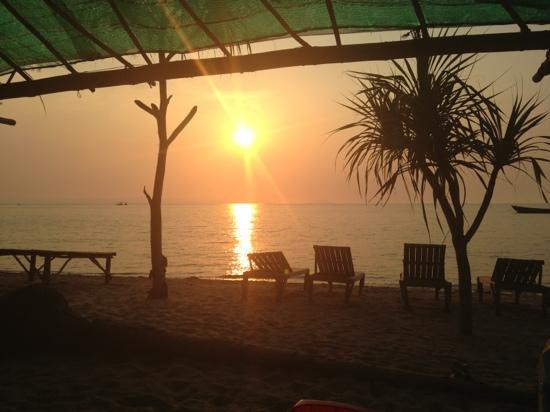 Koh Tonsay (Rabbit Island)景点图片