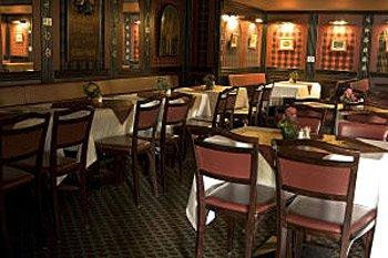 Perenius Plaza Hotel主图