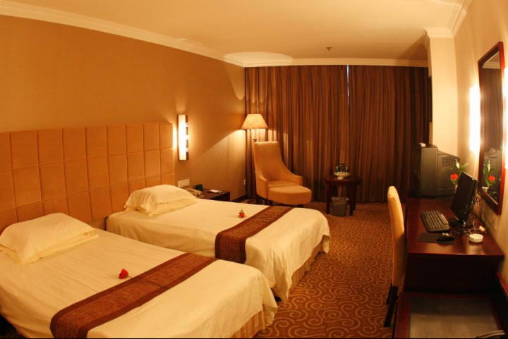 金鹰大酒店主图