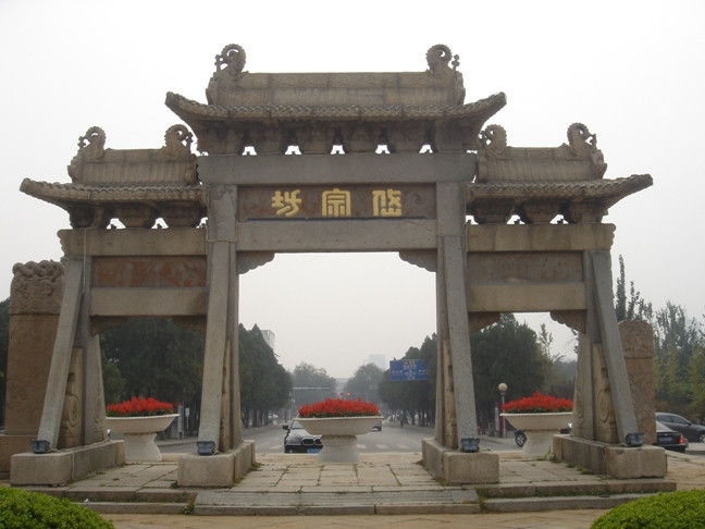 岱宗坊-泰安市必去景点