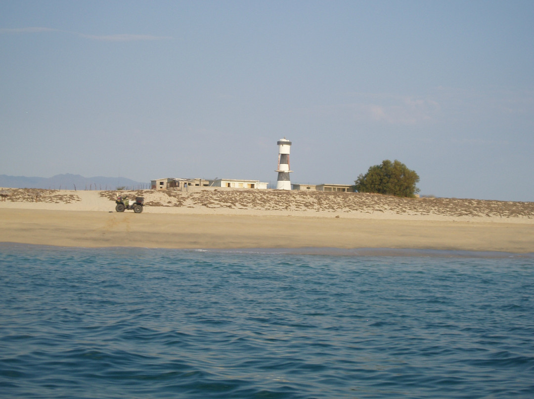 Martin Verdugo's Beach Resort主图