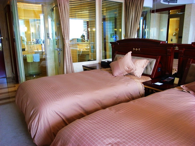 白金汉爵大酒店主图