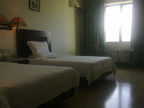 良智汇品酒店（海口龙湖天街海职院店）主图