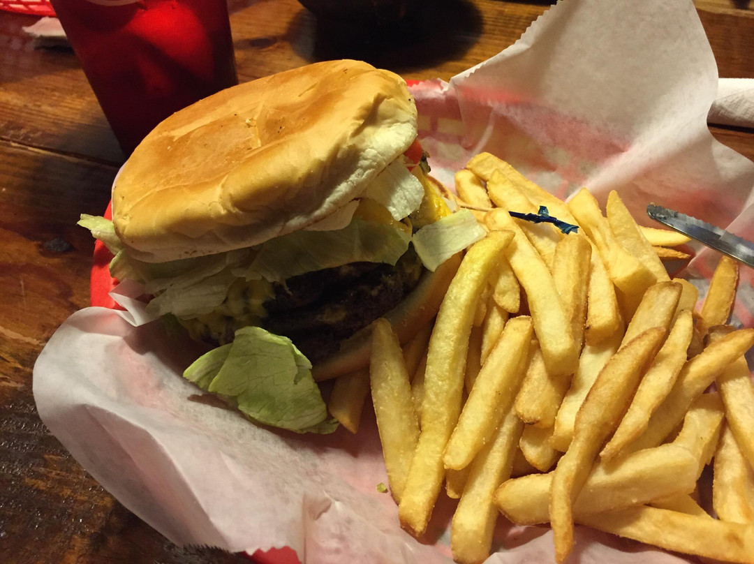 Floresville餐馆和美食-Maverick Grill And Saloon