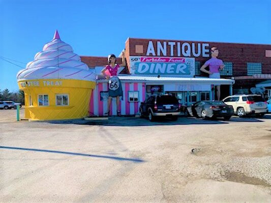 Pink Elephant Antique Mall-Livingston必去景点