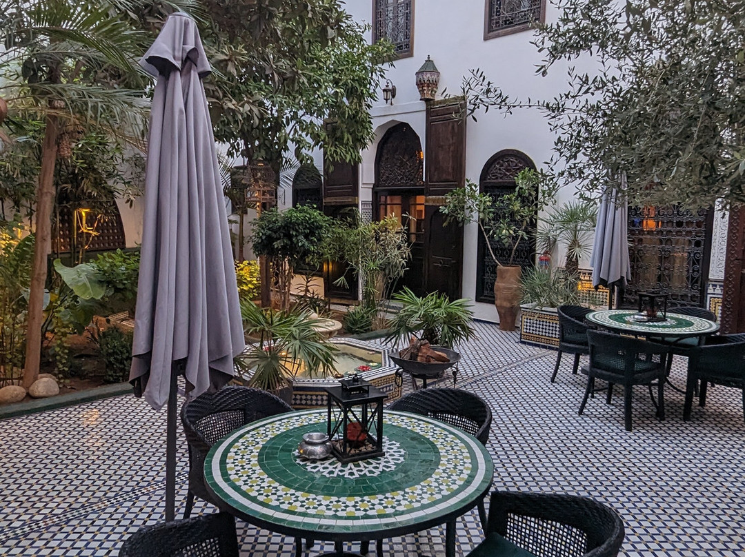 勒卡里菲酒店主图