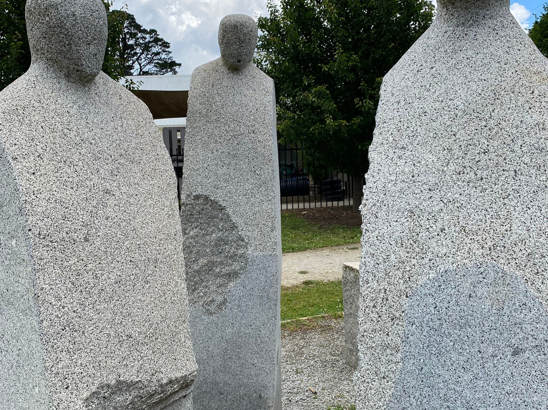 Camaraderie Sculpture景点图片