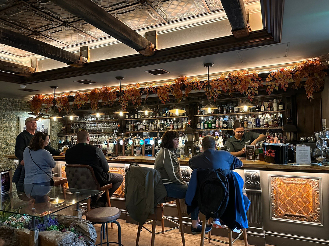 Macneill's Pub & Restaurant